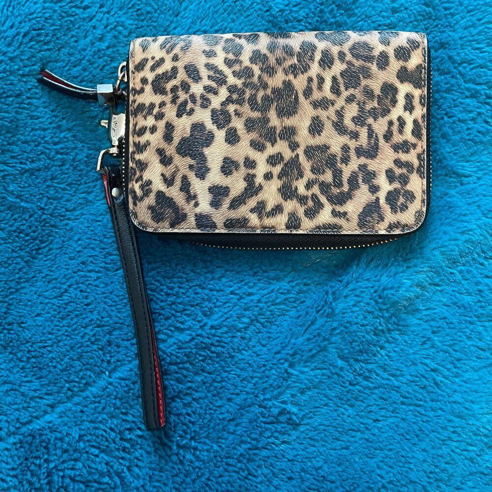 Stella & Dot Chelsea Tech Wallet leopard print detachable strap - Picture 3 of 5
